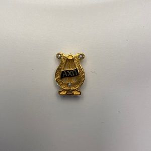 Alpha Chi Omega lyre pin